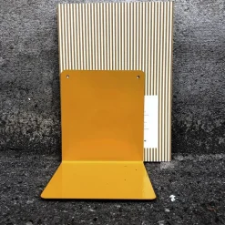 Bogstøtte • Hylde • Gul • Sendes ikke