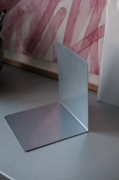 Bogstøtte • Hylde • Sølvgrå • Sendes ikke