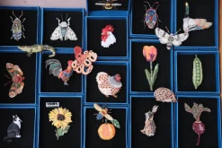 Håndbroderet Broche • Appelsin