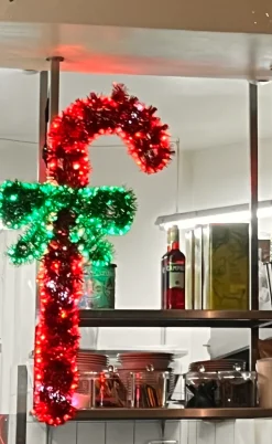 Julepynt • Sukkerstok • Rød med lys i • 110 cm