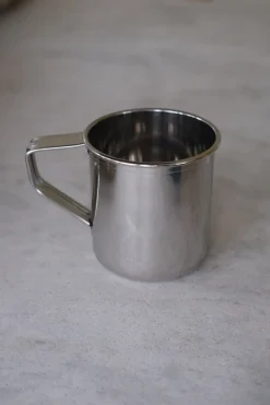 Krus med Hank • Stål • 8 cm