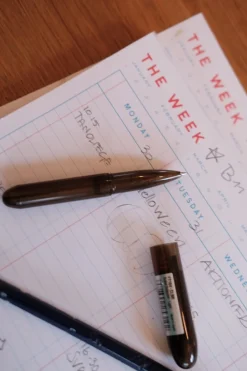 Kuglepen • Med låg • Brun