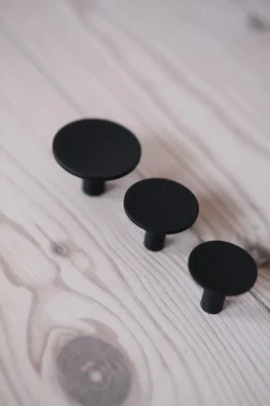 Møbelknap • Greb • Sort • Dyb 28 mm