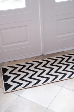 Måtte • Chevron • 46 x 120 cm • Sort