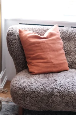 Pudevår • Hør • 50x50 • Sienne