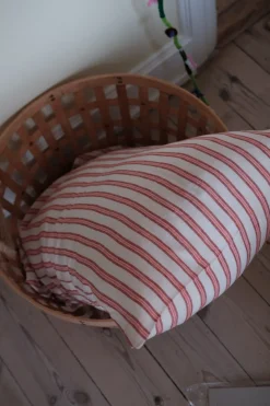 Pudevår • Hør • 50x70 cm • Rød & Hvid strib