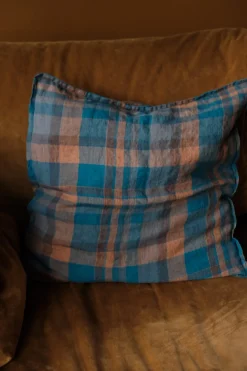 Pudevår • Hør • 50x50 cm • Tartan Bleu Paon