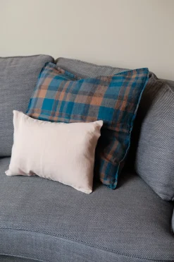 Pudevår • Hør • 50x50 cm • Tartan Bleu Paon