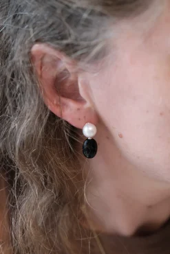 Øreringe • Ferskvandsperle & Sort Oynx • Sølv