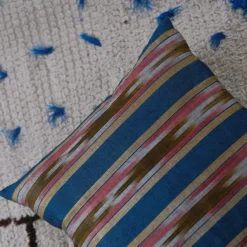 Silkepude • Håndvævet Råsilke • 50x50 • Blå, Rød og Grøn Ikat