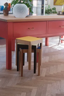 Skammel • Dansk Røget Eg • Sort • Udstillingsmodel