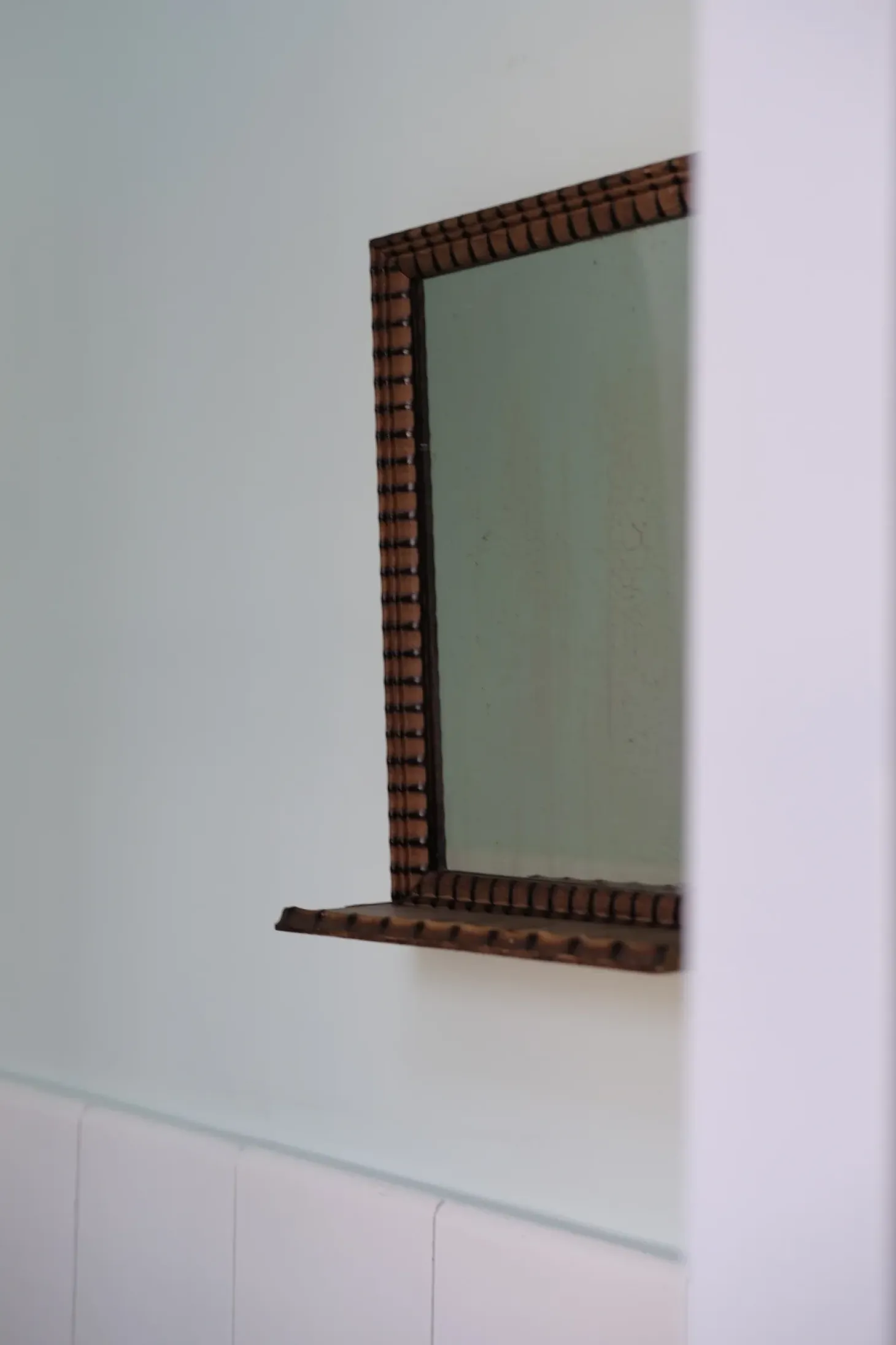 Vintage • Spejl • Træ m. lille hylde